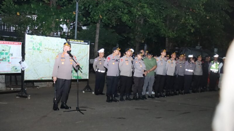 Ribuan peserta meramaikan Merdeka Run 8.0K 2025 di Monas dan Istana Merdeka. Ajang lari HUT ke-80 RI ini diikuti 8.000 orang dengan pengamanan 703 personel gabungan. (Dok-Polri)