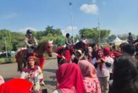 Pasukan Berkuda Turangga Polri menarik perhatian ribuan warga di Monas saat HUT ke-80 RI, Minggu (17/8/2025). (Dok-Polri)
