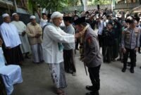 Kapolri Jenderal Listyo Sigit bersilaturahmi ke Ponpes Al-Hamidy Banyuanyar, Pamekasan, Jawa Timur, Selasa (5/8/2025). Ia ajak ulama perkuat sinergi jaga keamanan dan NKRI.