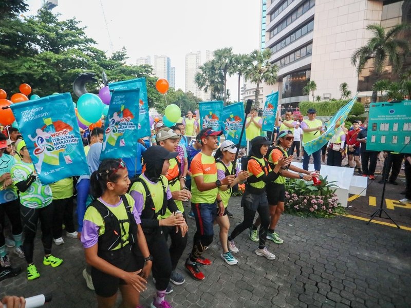 Gubernur DKI Jakarta, Pramono Anung, membuka Wondr ITB Ultra Marathon 2025 di Gedung Grha BNI Sudirman, Jakarta Pusat, sebelum ribuan peserta memulai fun run. (Dok-Humas DKI Jakarta)
