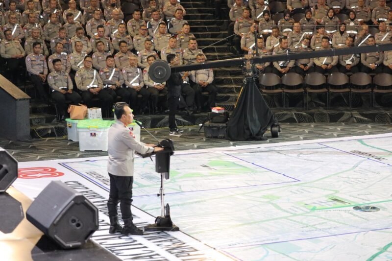 Wakapolri menekankan pentingnya pendekatan humanis namun tetap tegas dalam pengamanan masyarakat. (Dok-Polri)