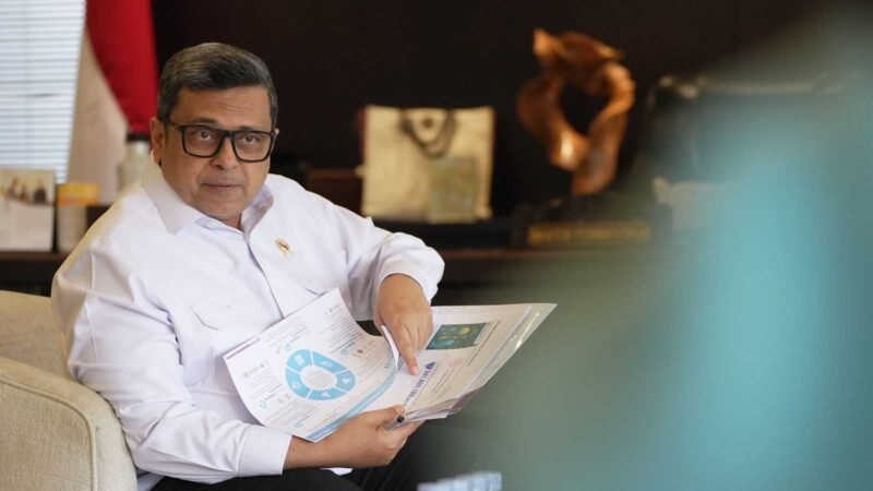 Kepala BPJPH Ahmad Haikal Hasan saat menjelaskan program sertifikasi halal gratis untuk warteg, warsun, dan warung padang di Jakarta, Selasa (19/8/2025). (Dok-BPJPH)