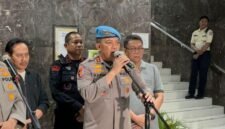 Kadiv Propam Polri Irjen Pol Abdul Karim menyampaikan hasil pemeriksaan tujuh oknum Brimob yang melanggar kode etik dalam kasus tewasnya driver ojol Affan Kurniawan di Mabes Polri, Jumat (29/8/2025). (Dok-Polri)