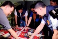 Tim Satgas Pangan memeriksa kualitas dan jumlah stok beras di gudang PT Belitang Panen Raya. (Dok-Humas PMJ)