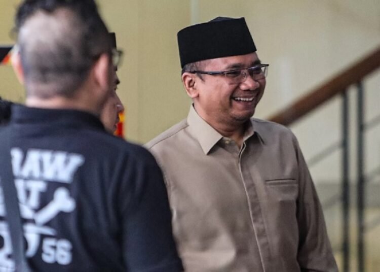 Petugas KPK menggeledah rumah mantan Menag Gus Yaqut di Jakarta Timur terkait dugaan korupsi kuota haji 2024. (Dok-Istimewa)