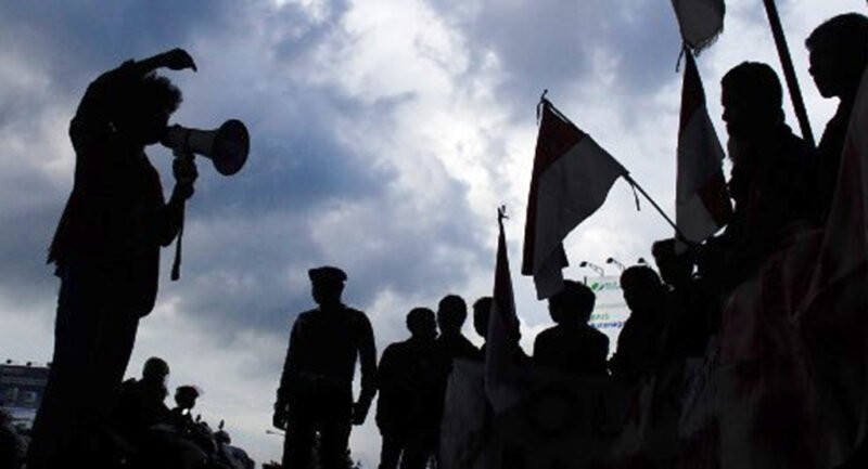 Mahasiswa BEM UI menggelar aksi di Mapolda Metro Jaya untuk menuntut keadilan bagi pengemudi ojol korban insiden rantis Brimob, Jumat (29/8/2025). (Dok-Istimewa)