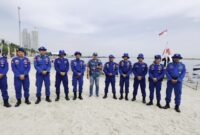 Petugas Ditpolairud Polda Metro Jaya berjaga di kawasan Pantai Ancol, memastikan keamanan pengunjung dengan patroli laut dan imbauan keselamatan. (Dok-Polairud PMJ)