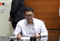Plt Deputi Penindakan KPK, Brigjen Pol. Asep Guntur Rahayu beberkan bukti aliran dana haram CSR BI dan OJK yang menyeret dua anggota DPR: Heri Gunawan dan Satori.(Dok-Istimewa)
