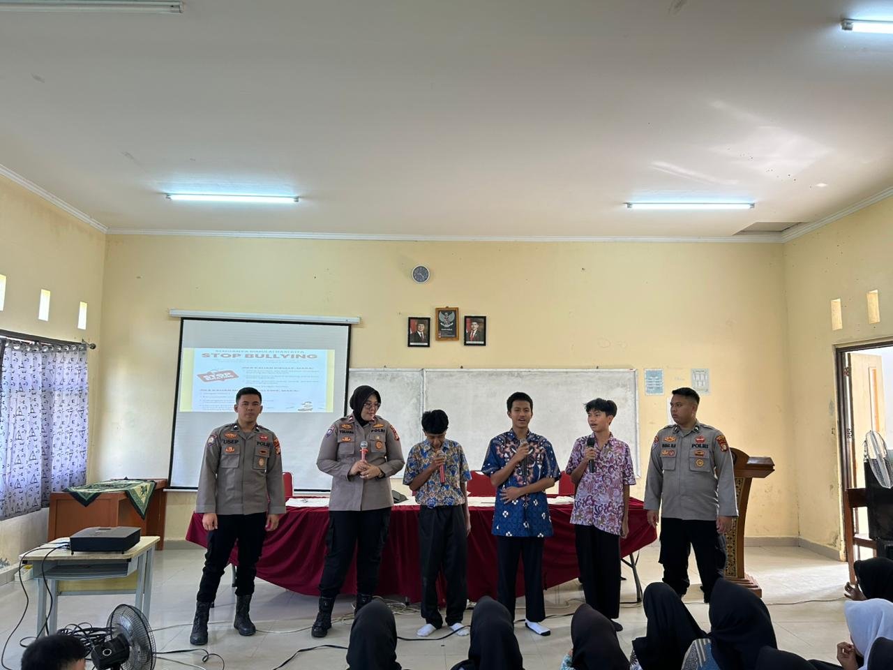 Ratusan Siswa SMA di Bekasi Dapat Penyuluhan Polisi soal Bahaya Narkoba dan Tawuran