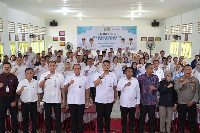 Gubernur Sumut Bobby Nasution meluncurkan program Cek Kesehatan Gratis untuk siswa di SMA Negeri 1 Perbaungan. (Dok-Kominfo Sumut)