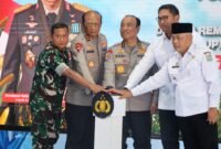 Wakil Menteri Pertanian dan Irwasum Polri meresmikan pembangunan SPPG di Desa Rembun, Malang, Rabu (6/8/2025) - (Foto Istimewa)