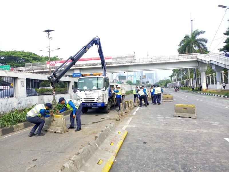 Fasilitas Umum Rusak Saat Demo DPR/MPR, Polisi Tegaskan Tindakan Persuasif. (Dok-HUmas PMJ)