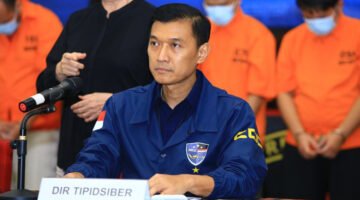 Direktur Tindak Pidana Siber Bareskrim Polri Brigjen Pol Himawan Bayu Aji saat memberikan keterangan pers terkait kasus laporan Ridwan Kamil. (Dok-Polri)
