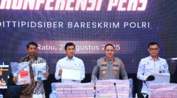 Direktorat Tindak Pidana Siber Bareskrim Polri memaparkan pengungkapan jaringan judi online nasional dan internasional di Gedung Awaloedin Djamin, Jakarta, Rabu (27/8/2025). (Dok-Polri)