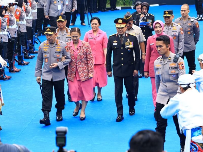 Kapolri Jenderal Listyo Sigit Prabowo memimpin pelepasan purna tugas Komjen Pol. Ahmad Dofiri di STIK Jakarta, Selasa (19/8/2025). (Dok-Polri)