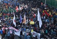 Puluhan ribu buruh dari Jabodetabek dan daerah lain menggelar demo di depan DPR RI, Kamis (28/8/2025). Komisi IX DPR mengimbau aksi tetap damai dan tertib. (Dok-Ilustrasi)