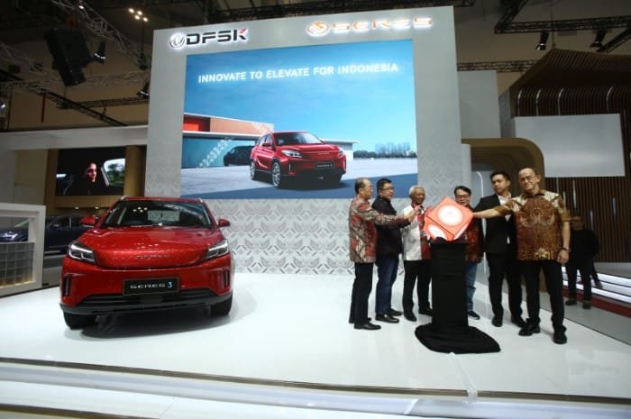 Seres 3 ‘Elegant E-Motion’ Umumkan Harga Resmi di GIIAS 2025