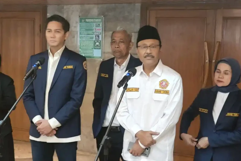 Menteri Sosial Gus Ipul meninjau asesmen keluarga balita Raya (3) yang meninggal di Sukabumi. Kemensos menyiapkan pendampingan dan perlindungan sosial di sentra Sukabumi.