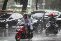 Langit berawan di Jakarta menjelang hujan pada Rabu sore, 13 Agustus 2025. (Dok-Istimewa)