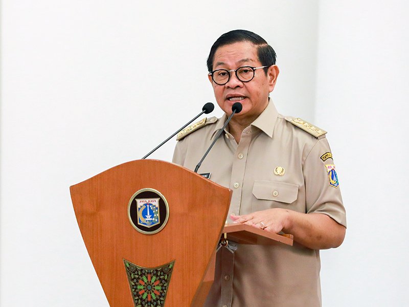 Gubernur DKI Jakarta Pramono Anung memberikan keterangan pers di Balai Kota terkait rencana perluasan program sekolah swasta gratis, Jumat (15/8/2025). (Dok-Humas DKI Jakarta)