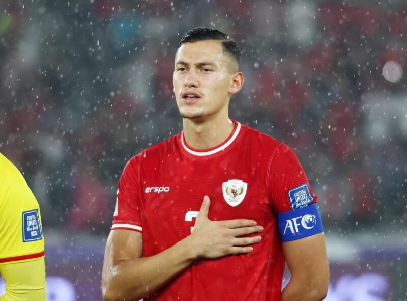 Jay Idzes, memiliki garis keturunan Indonesia dari kakeknya, memutuskan untuk mewakili Indonesia di tingkat internasional pada September 2023.