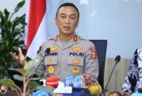 Kapolri Jenderal Pol. Listyo Sigit Prabowo bersama Irjen Pol. Sandi Nugroho dan jajaran TNI-Polri saat rapat koordinasi untuk menindaklanjuti aksi anarkis dan menjaga keamanan masyarakat. (Dok-Polri)