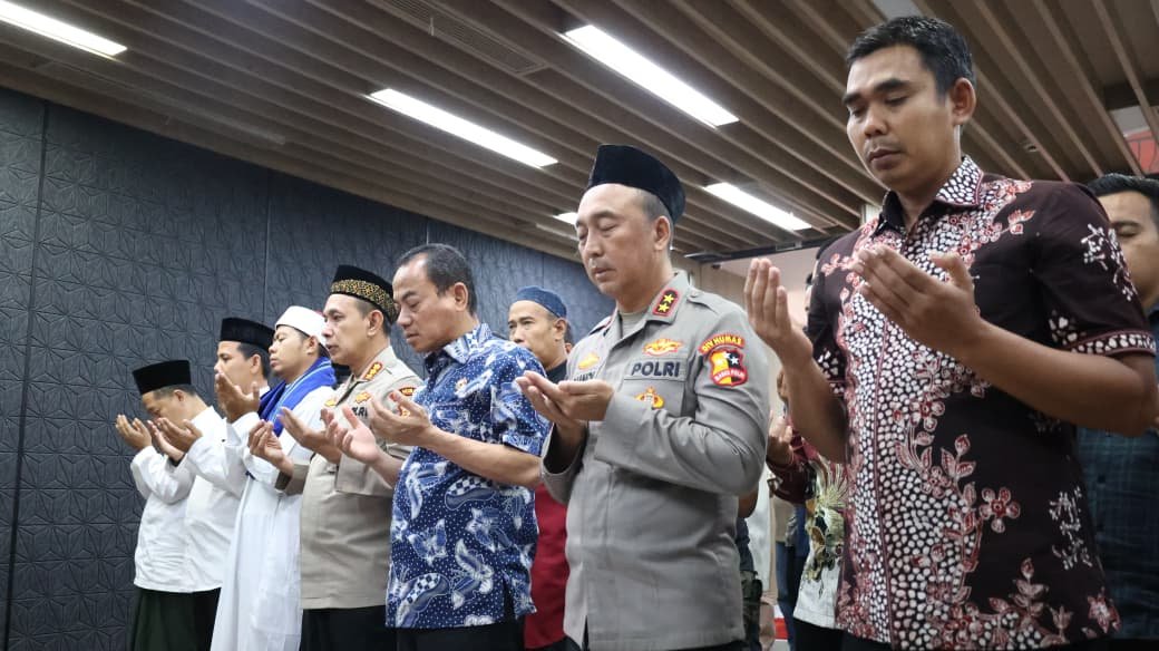 Divhumas Polri menggelar shalat gaib untuk mendoakan almarhum Afan Kurniawan, driver ojek online.