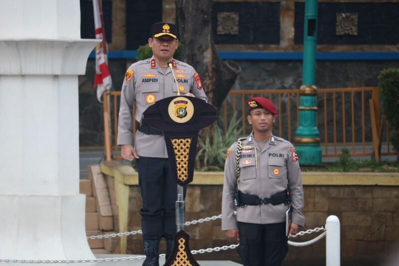 Kapolda Metro Jaya Irjen Pol Asep Edi Suheri bersama Wakapolda Metro Jaya memimpin apel perdana di Lapangan Presisi Ditlantas Polda Metro Jaya, memperkenalkan program unggulan “Jaga Jakarta” sebagai pedoman kerja personel. (Dok Humas PMJ)