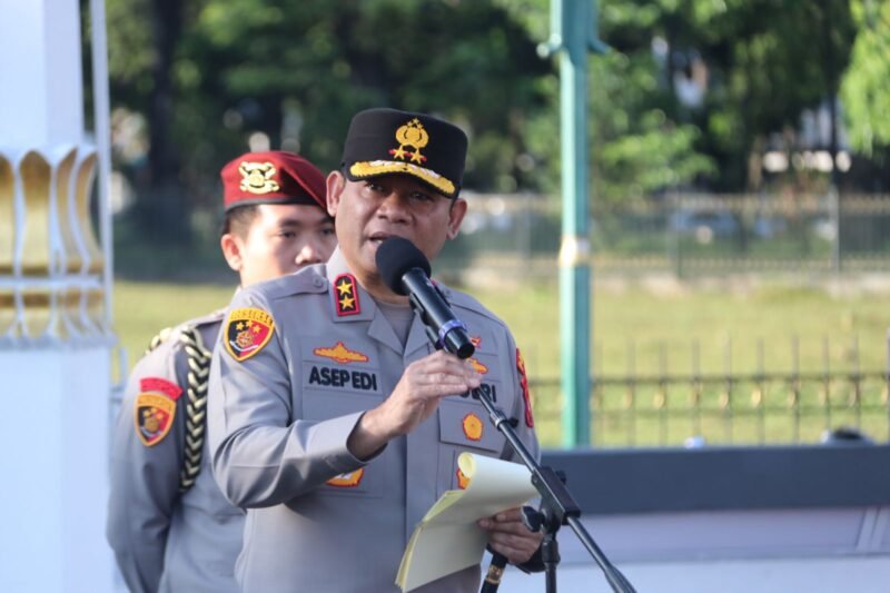 Kapolda Metro Jaya Irjen Pol Asep Edi Suheri memimpin apel pengamanan demo buruh di DPR/MPR RI, Kamis (28/8/2025). (Dok-PMJ)