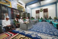 Kapolri Jenderal Listyo Sigit Prabowo didampingi Kakorlantas Irjen Agus Suryonugroho saat bersilaturahmi dengan pengasuh Pondok Pesantren di Jawa Timur, Senin (25/8/2025). (Dok-Polri)