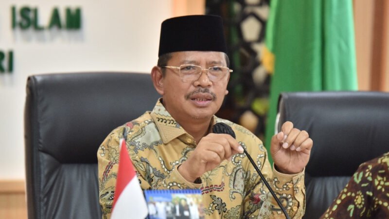 Direktur Jenderal Pendidikan Islam Amien Suyitno saat memberi keterangan pers terkait sertifikasi guru PAI melalui PPG 2025, Selasa (19/8/2025). (Dok-Kemenag)