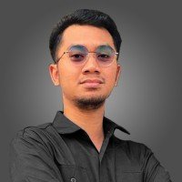 Co-Founder AKRI, Lilik Adi Ribowo, menegaskan pentingnya edukasi dan regulasi daripada memblokir platform Roblox untuk anak-anak. (Dok-Linkedin)