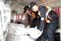 Petugas BPBD dan BMKG bekerja sama memantau kondisi atmosfer Jabodetabek untuk mitigasi risiko hujan lebat. (Dok-Istimewa)