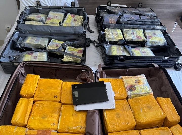 Polisi menyita 60 kilogram sabu dari apartemen di Surabaya yang disewa WN Malaysia Alexander Peter. (Dok-Istimewa)