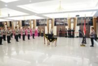 Kapolri Jenderal Listyo Sigit Prabowo melantik Irjen Asep Edi Suheri sebagai Kapolda Metro Jaya di Gedung Rupatama, Jakarta Selatan, Selasa (19/8/2025). (Dok-Polri)