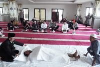 Peserta pelatihan pemulasaran jenazah mengikuti materi secara langsung di Masjid Jami Al Istiqomah, Jakarta Barat, Rabu (13/8/2025). (Foto: Humas PolJakbar)
