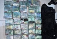 Polisi Polda Riau mengamankan dua kurir dan menyita 44 kilogram sabu dari jaringan narkoba internasional di Pekanbaru. (Dok-Polda Riau)