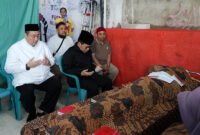 Gubernur DKI Jakarta Pramono Anung melayat rumah duka Affan Kurniawan, pengemudi ojol korban insiden unjuk rasa, di Menteng, Jakarta Pusat, Jumat (29/8/2025). (Dok-Kominfo DKI JKT)