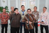 Gubernur DKI Jakarta Pramono Anung dan Ketua Umum PSSI Erick Thohir di Balai Kota, membahas dukungan untuk Liga 4 dan Liga 3. (Dok-Humas DKI JKT)