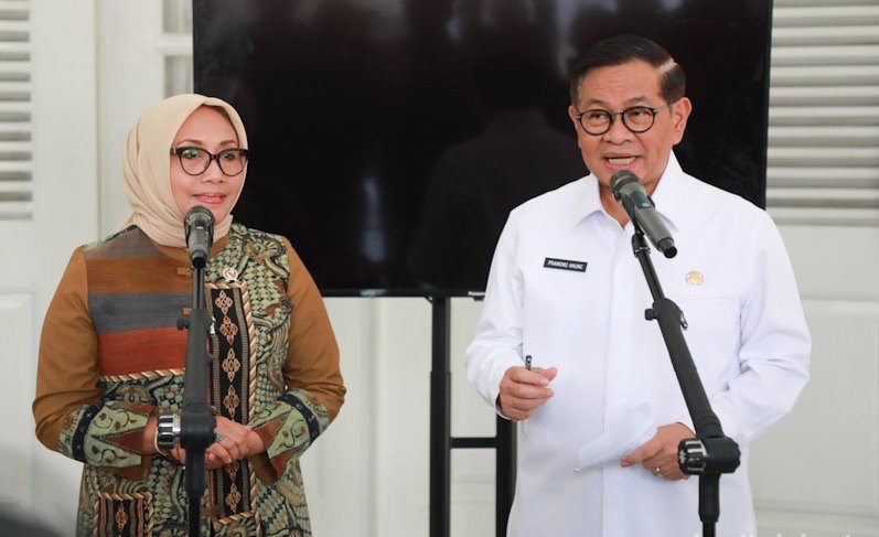 Gubernur DKI Jakarta Pramono Anung dan Menteri PPPA Arifatul Choiri Fauzi membahas program pengurangan kekerasan terhadap perempuan dan anak di Jakarta. (Dok- Diskominfo DKI JKT)