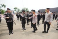 Kapolri Jenderal Listyo Sigit Prabowo didampingin Kapolda Banten Irjen Suyudi Ario Seto saat meresmikan Patroli Maung Presisi Polda Banten di Mapolda Banten, Selasa (12/8/2025). (Humas-Polri)