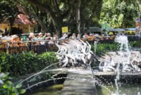 Warga berkunjung ke Taman Margasatwa Ragunan, destinasi wisata favorit Jakarta yang diwacanakan buka hingga malam hari. (Dok-HUmas DKI Jkt)