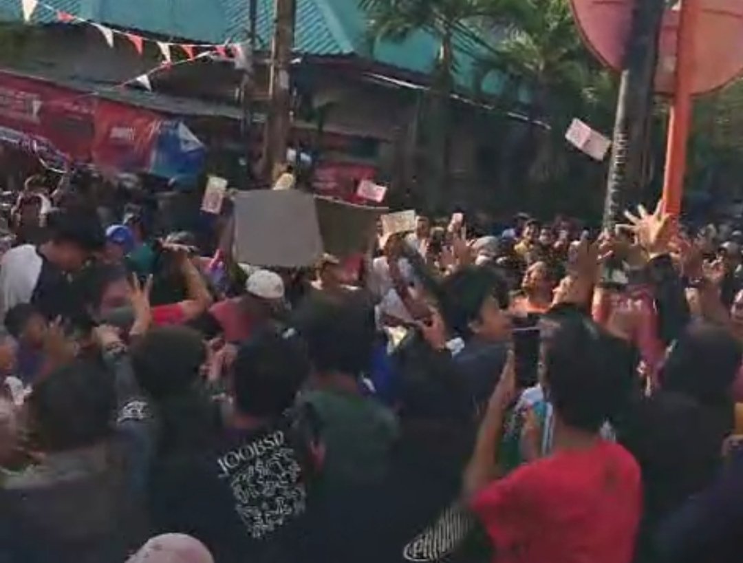 Isi rumah Sahroni ludes di jarah di Jakarta, uang ditebar ke massa.
