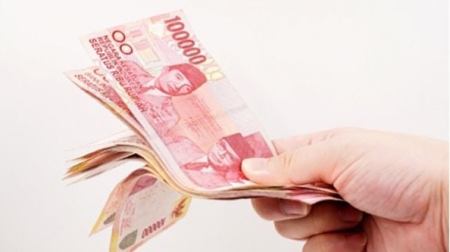 Pemerintah menyalurkan insentif Rp2,1 juta bagi 341.248 guru honorer mulai Agustus 2025
