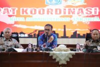 Wali Kota Jakarta Selatan Muhammad Anwar meninjau titik rawan kemacetan dan meminta pembangunan posko bersama untuk mengoptimalkan pengaturan lalu lintas, Jumat (22/8/2025). (Dok-Humas Walkot Jaksel)
