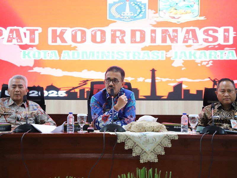 Wali Kota Jakarta Selatan Muhammad Anwar meninjau titik rawan kemacetan dan meminta pembangunan posko bersama untuk mengoptimalkan pengaturan lalu lintas, Jumat (22/8/2025). (Dok-Humas Walkot Jaksel)
