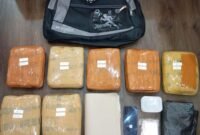 Petugas Subdit Narkoba Polda Metro Jaya menangkap tersangka AZ di depan Terminal Pulogebang, Jakarta Timur dan mengamankan paket ganja. (Dok-PMJ)