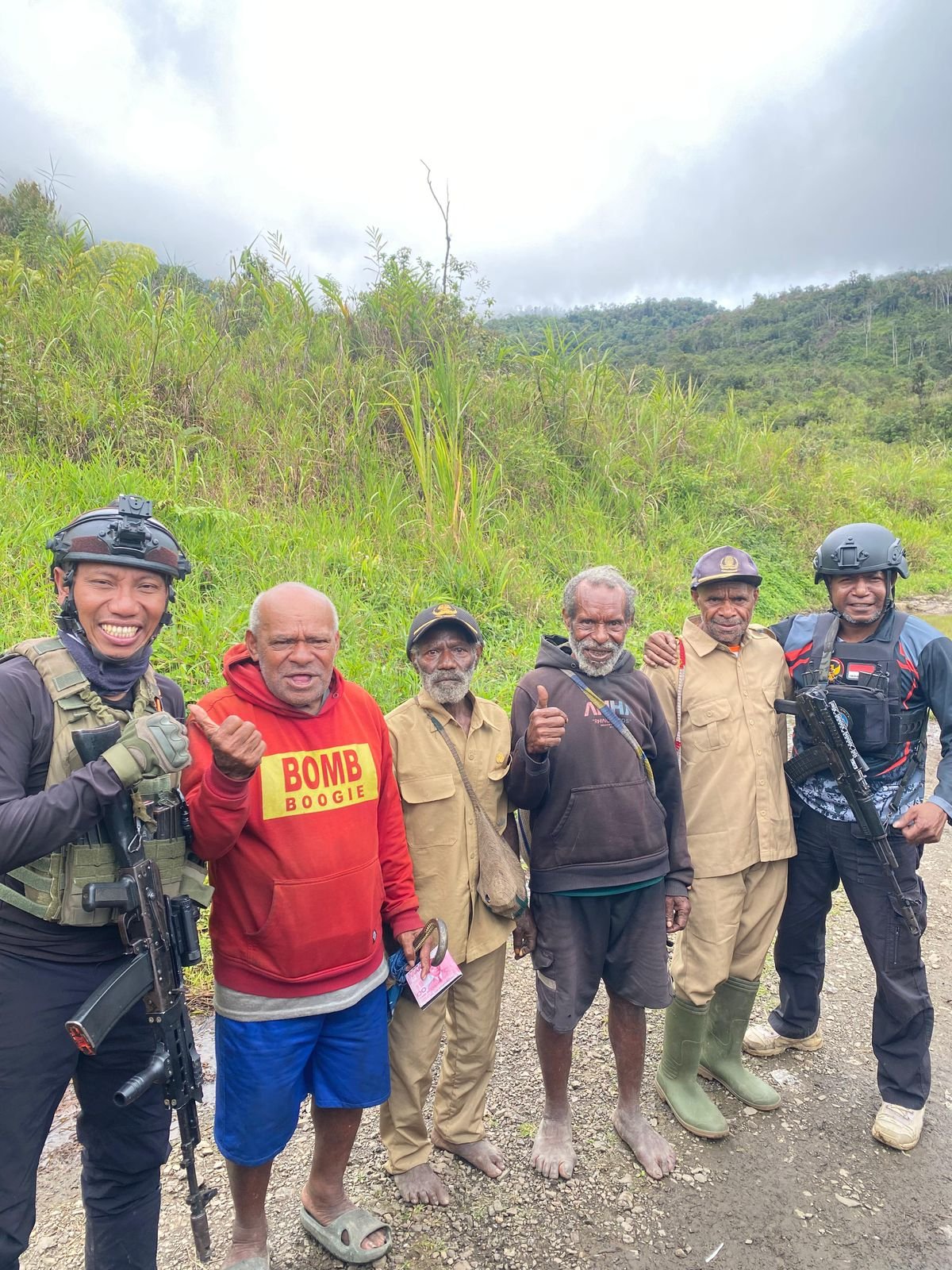 Satgas Ops Damai Cartenz melaksanakan patroli rutin di Distrik Okbape, Pegunungan Bintang, Papua.