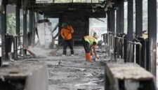 Gubernur DKI Jakarta, Pramono Anung, meninjau fasilitas publik yang rusak akibat aksi unjuk rasa di Jakarta, Senin (1/9/2025). Pemprov DKI menargetkan perbaikan seluruh halte Transjakarta dan stasiun MRT selesai pada 8–9 September 2025. (Dok-Kominfo DKI JKT)